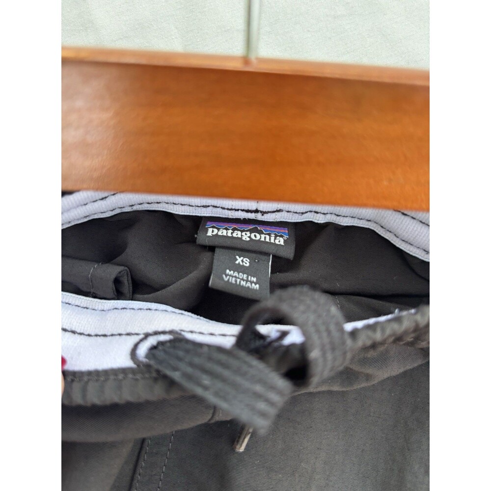 Patagonia Women's Size X Small Black 4" Inseam Unlined Baggies Shorts - Picture 6 of 9